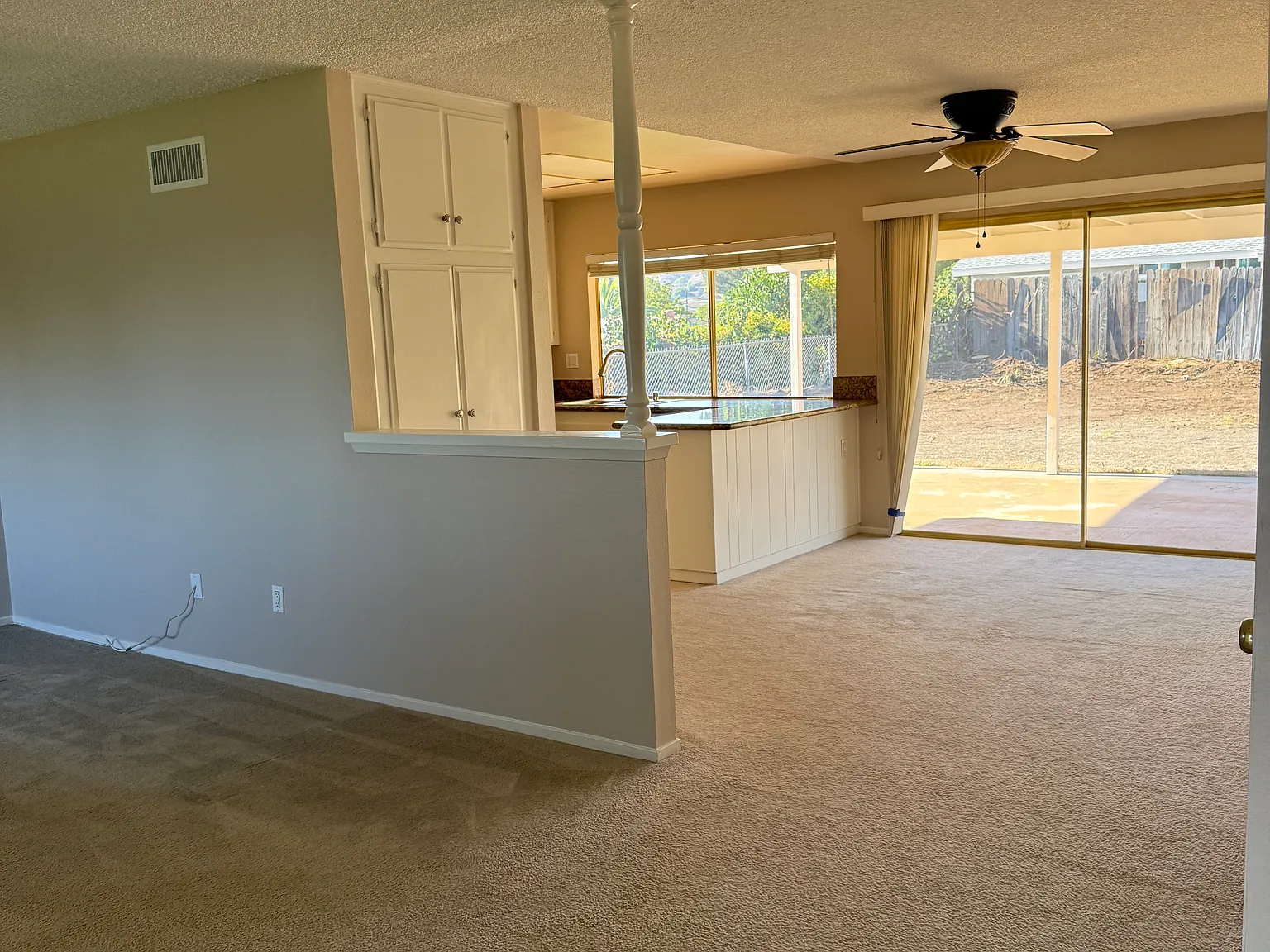 3 bed, 1305 sqft, $3,990 — Photo 3