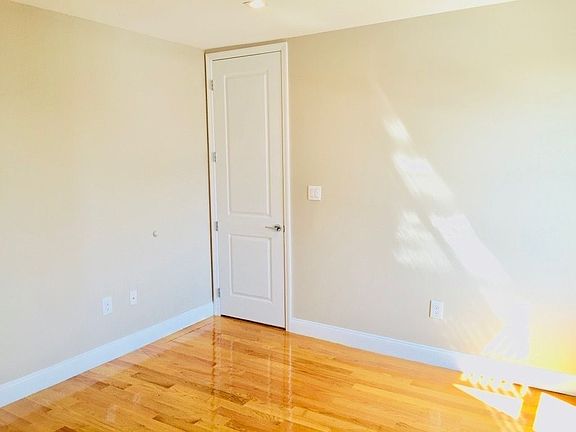 4th image of 320 Empire Blvd APT 3D