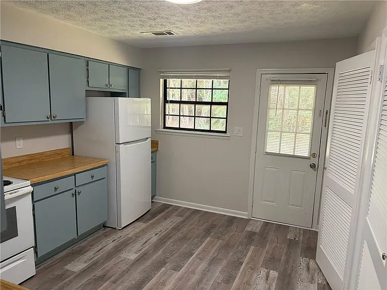 4 Eastview Cir #4 — Photo 6
