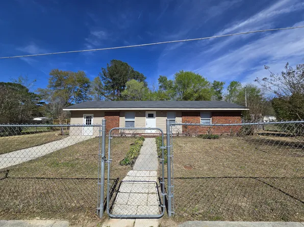 109 Elm St, Claxton, GA 30417