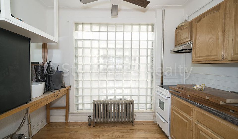 2nd image of 3218 34th St APT 1R