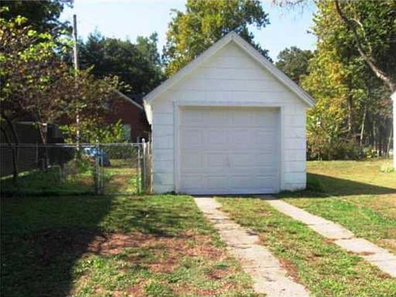 3rd image of 214 Dogwood Pl