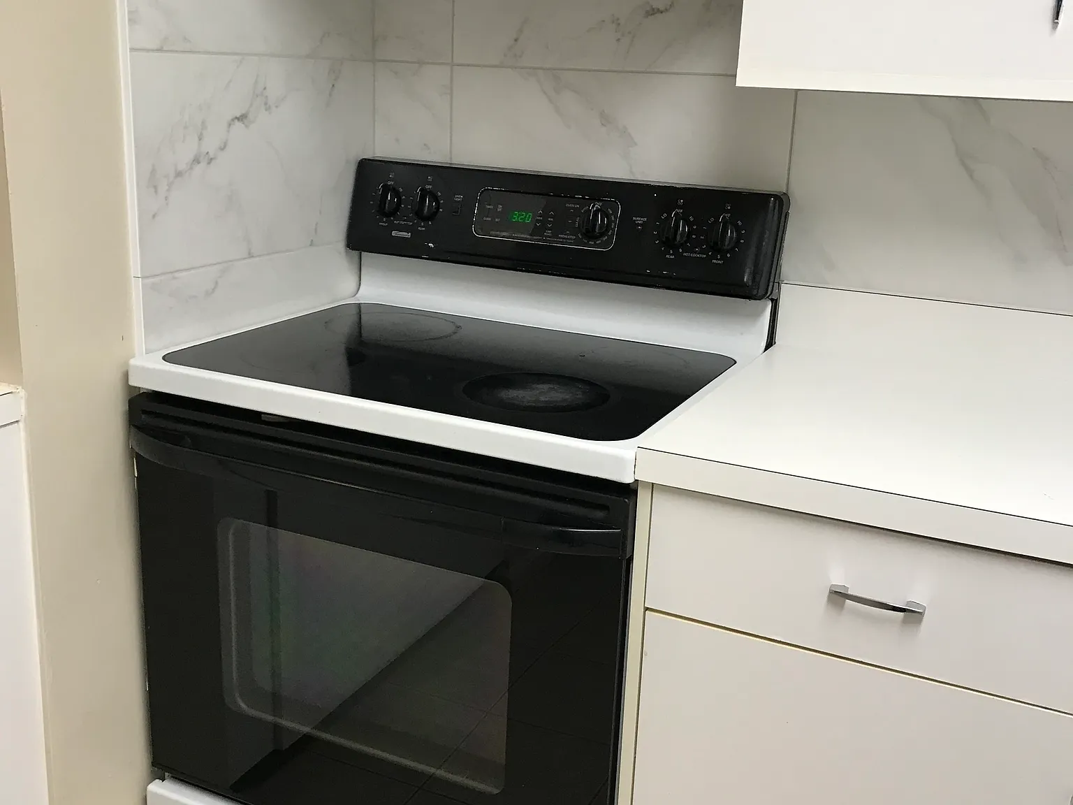 2 bed, 907 sqft, $2,500 — Photo 1