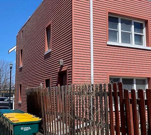 5th image of 265 E Green Bay Ave