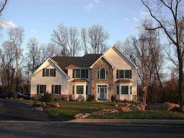 1st image of 216 Hollowbush Ln
