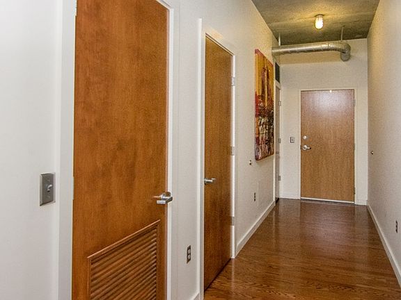 4th image of 1212 E Whiting St Unit 201