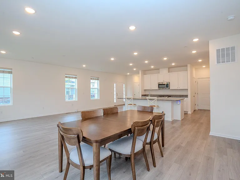 2601 American Pl — Photo 5