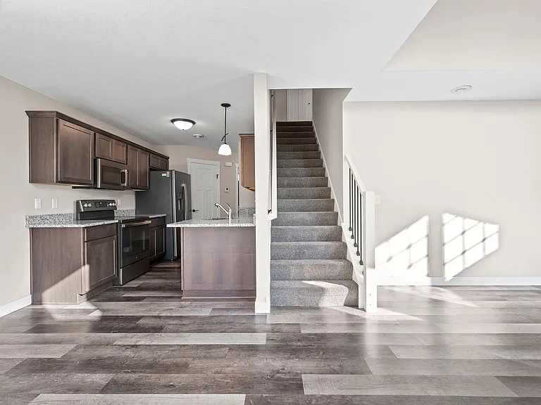 527 Meadow Ln — Photo 12