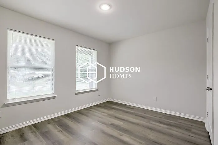 127 Holiday Dr — Photo 7