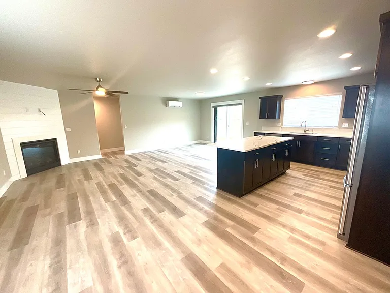 849 Crystal Ct — Photo 3