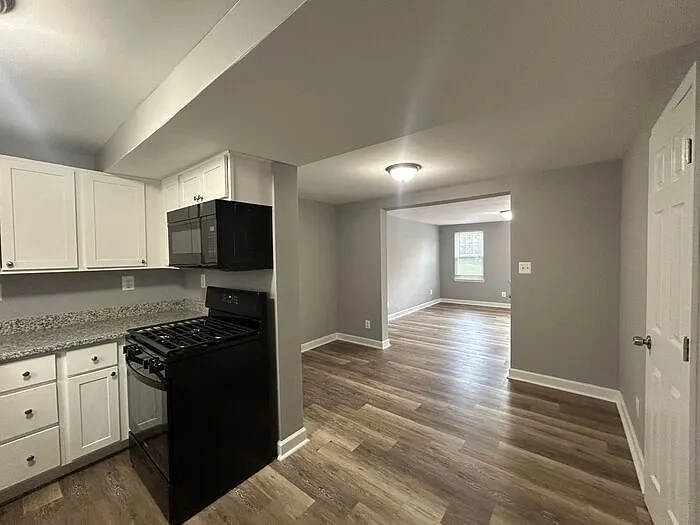 1200 E Madison St — Photo 9