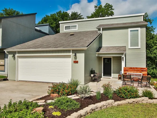 106 Harbour Town Ct, Montgomery, TX 77356