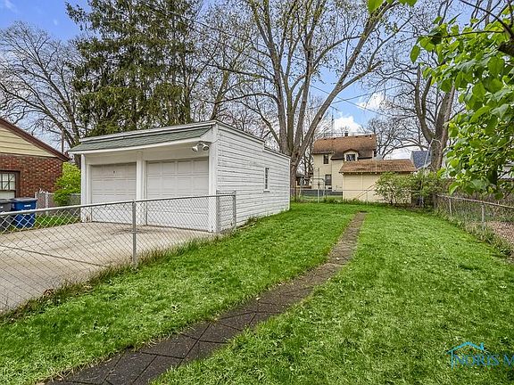 3rd image of 2560 Portsmouth Ave