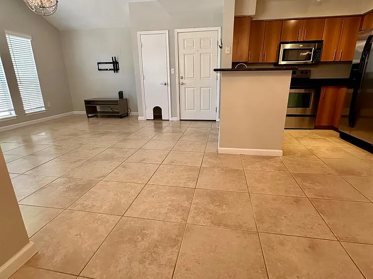 1050 Crystal Way #H — Photo 16