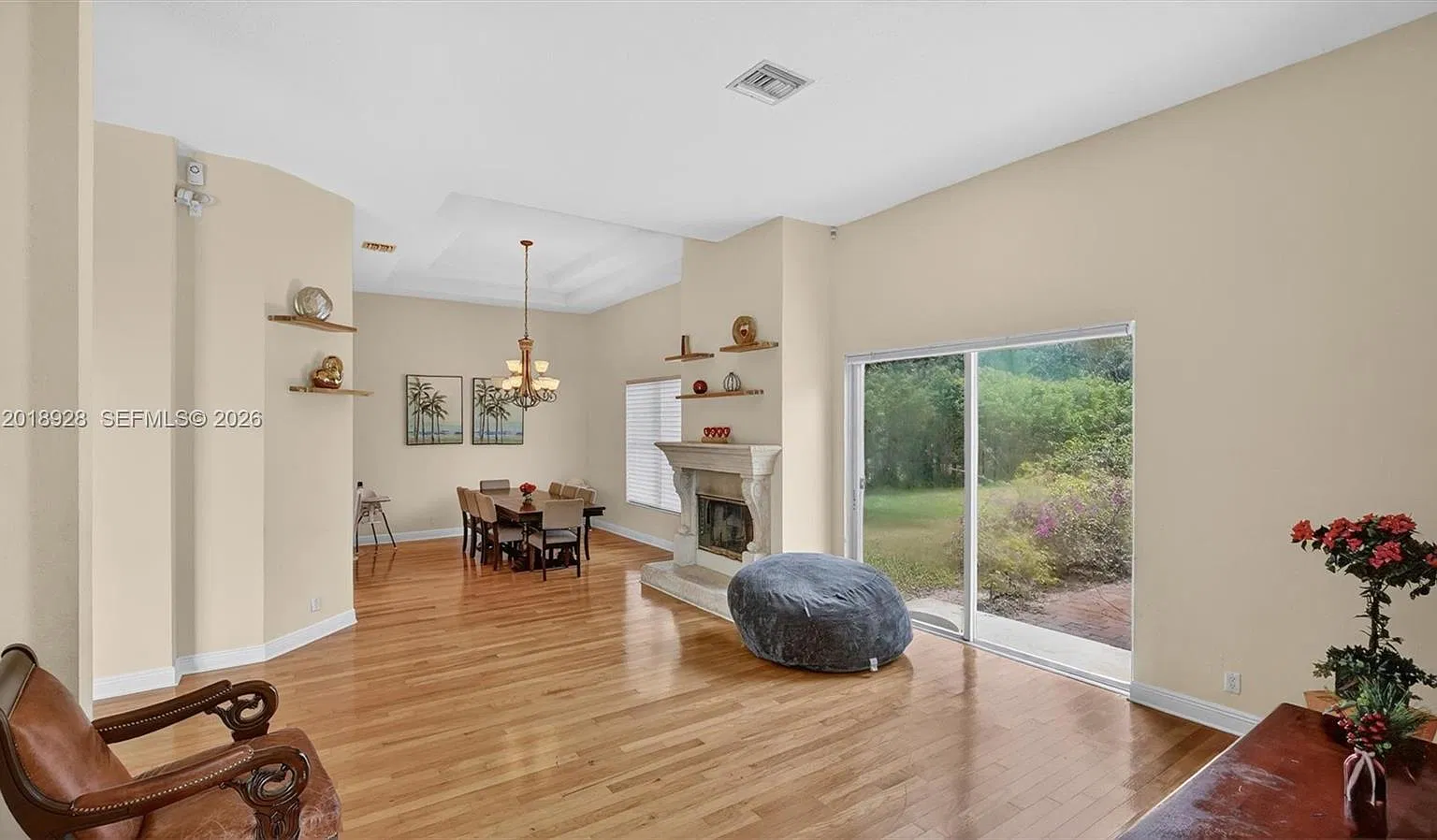 5 bed, 4.5 bath, 5500 sqft, $13,500 — Photo 3