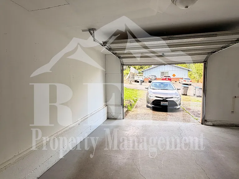 512 S Constitution Ave — Photo 25