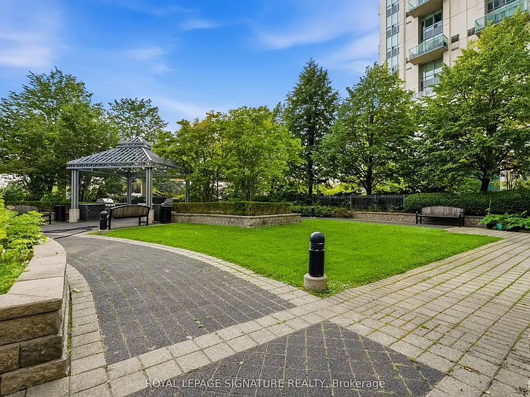16 Harrison Garden Blvd #1609 — Photo 40