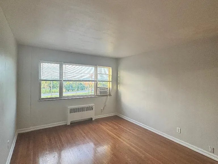Asmann Apts — Photo 16