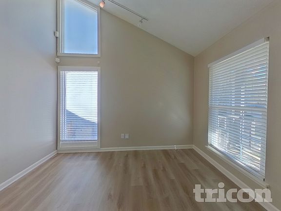 3rd image of 10290 Old Woodland Entry