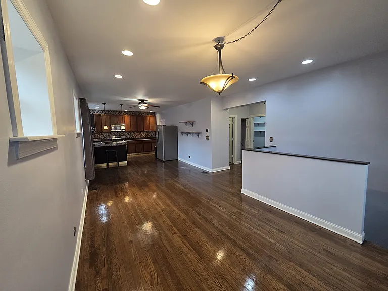 1946 W Touhy Ave #1 — Photo 2