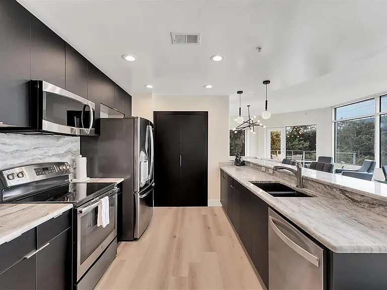 525 E Jackson St #302 — Photo 14