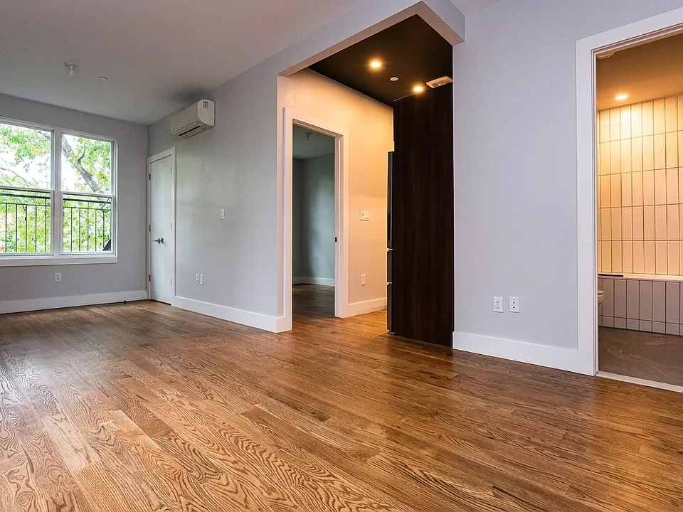 1352 Jefferson Ave #3A