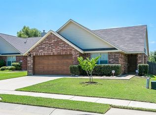 8804 Holliday Ln, Aubrey, TX 76227