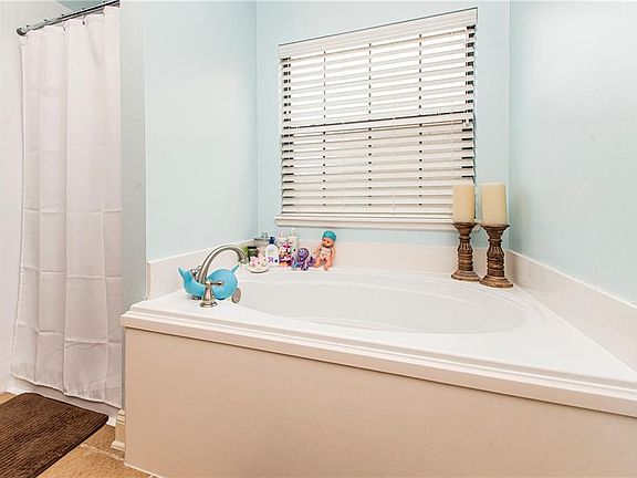 5th image of 2752 Villemont Ct