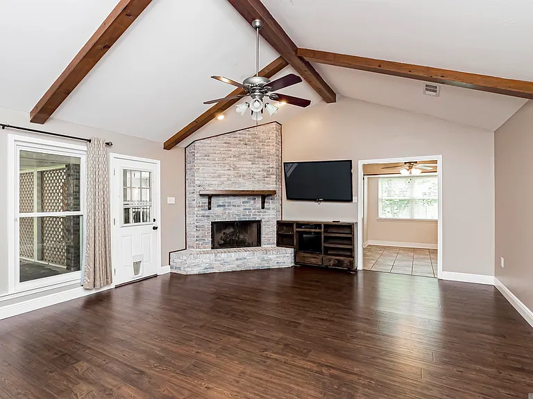 17247 Sharpsburg Ave — Photo 2