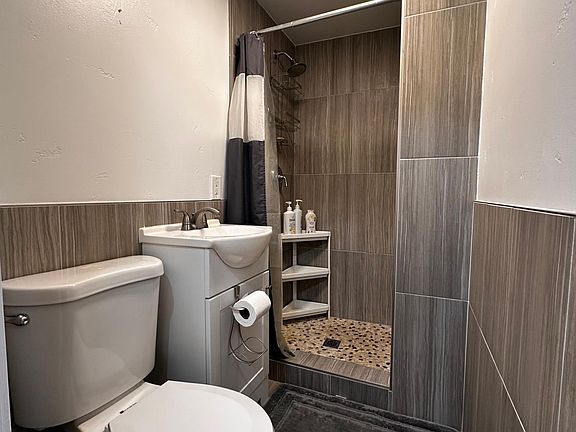 5th image of 257 Skyway Dr #1