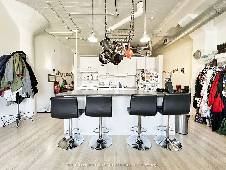 365 Dundas St E #201 — Photo 16