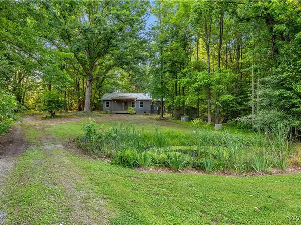 3966 Holts Ln, Saluda, VA 23149