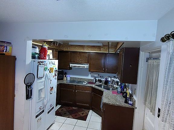 4th image of 2201 E Harding St