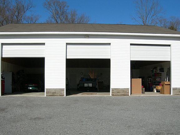 Absolutely amazing! 16' ceilings, insulated, 6+ vehicle garage.