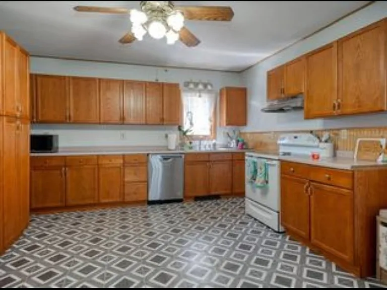 56 Greeley St — Photo 15