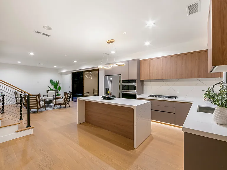 853 Oak St #B — Photo 2