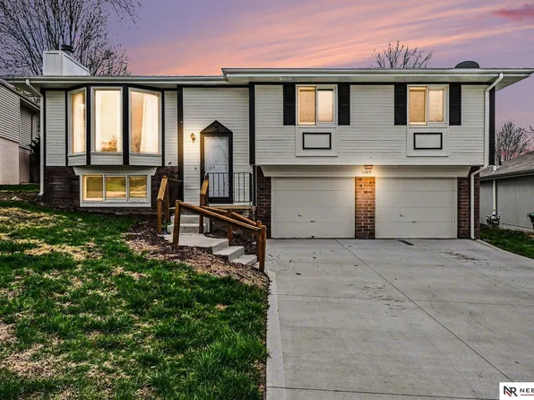 11329 Hartman Cir, Omaha, NE 68164