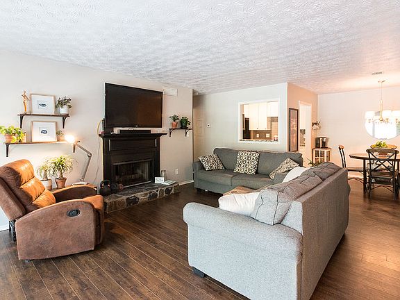 2nd image of 1606 Country Park Dr SE