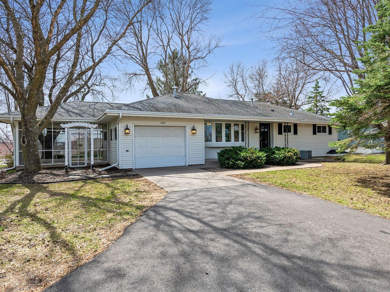 1222 W Division St, River Falls, WI 54022 Zillow