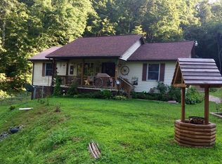 8997 Aarons Fork Rd, Elkview, WV 25320