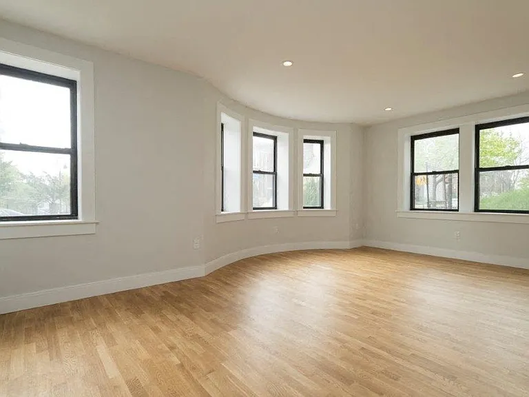 123 Highland Avenue — Photo 17