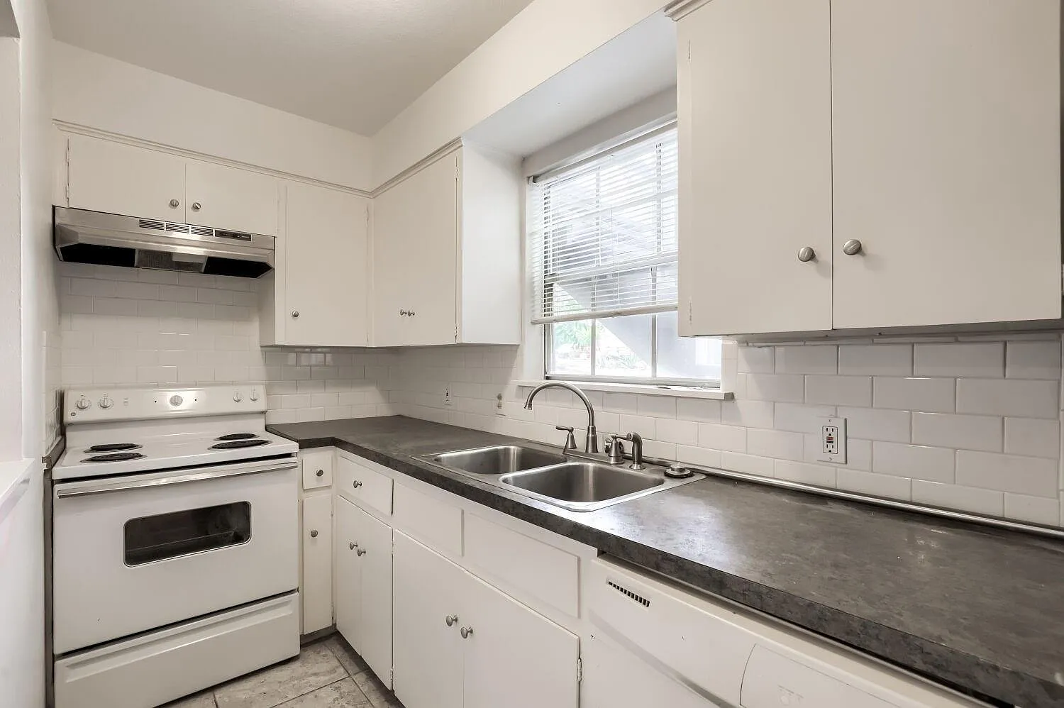 Studio, 1.0 bath, 450 sqft, $1,025 — Photo 2