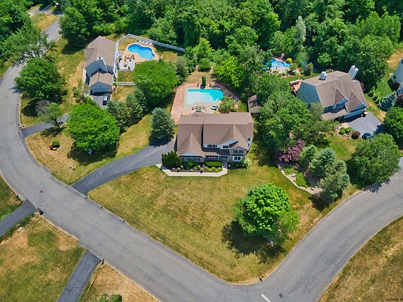 5th image of 7 Moreland Dr