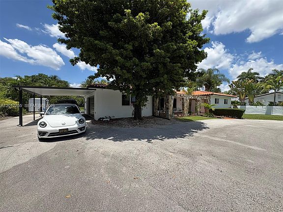 4th image of 220 NW 130th Ave #1