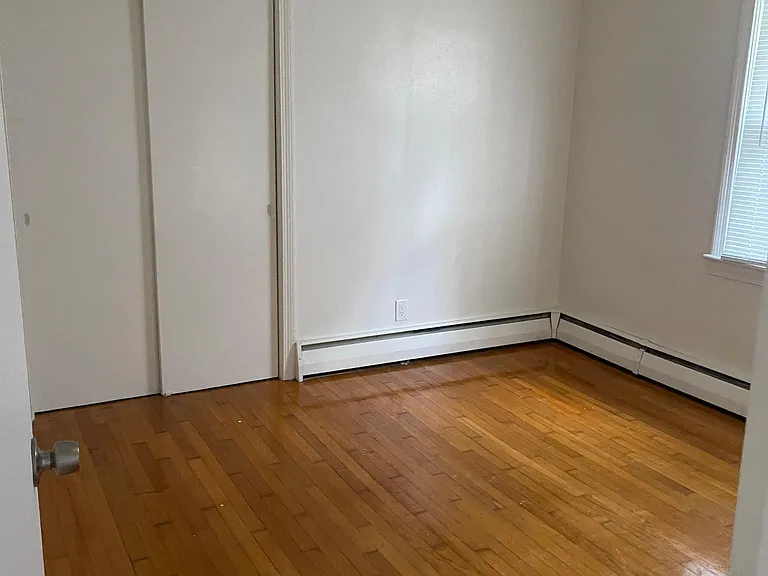 240 Mann Dr — Photo 2