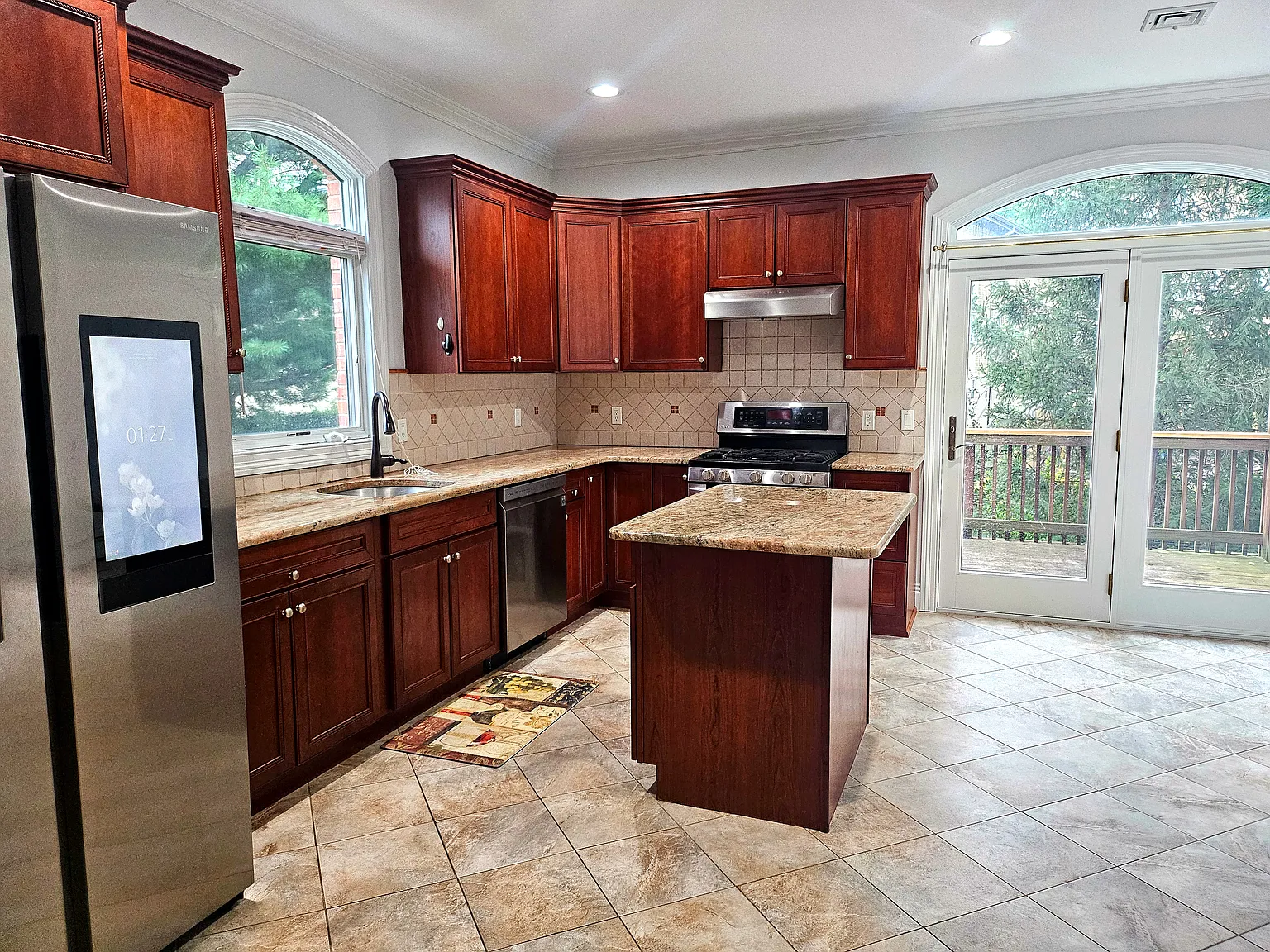 4 bed, 3.5 bath, 1828 sqft, $5,600 — Photo 3