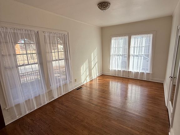 Same bedroom. View from right corner