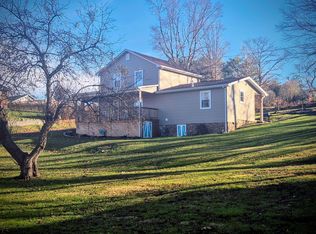 116 Red Star Rd, Oak Hill, WV 25901