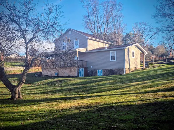 116 Red Star Rd, Oak Hill, WV 25901