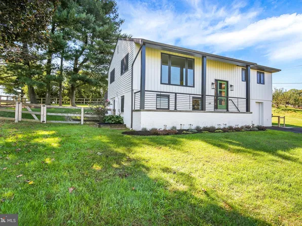 722 Water Edge Rd, Lititz, PA 17543